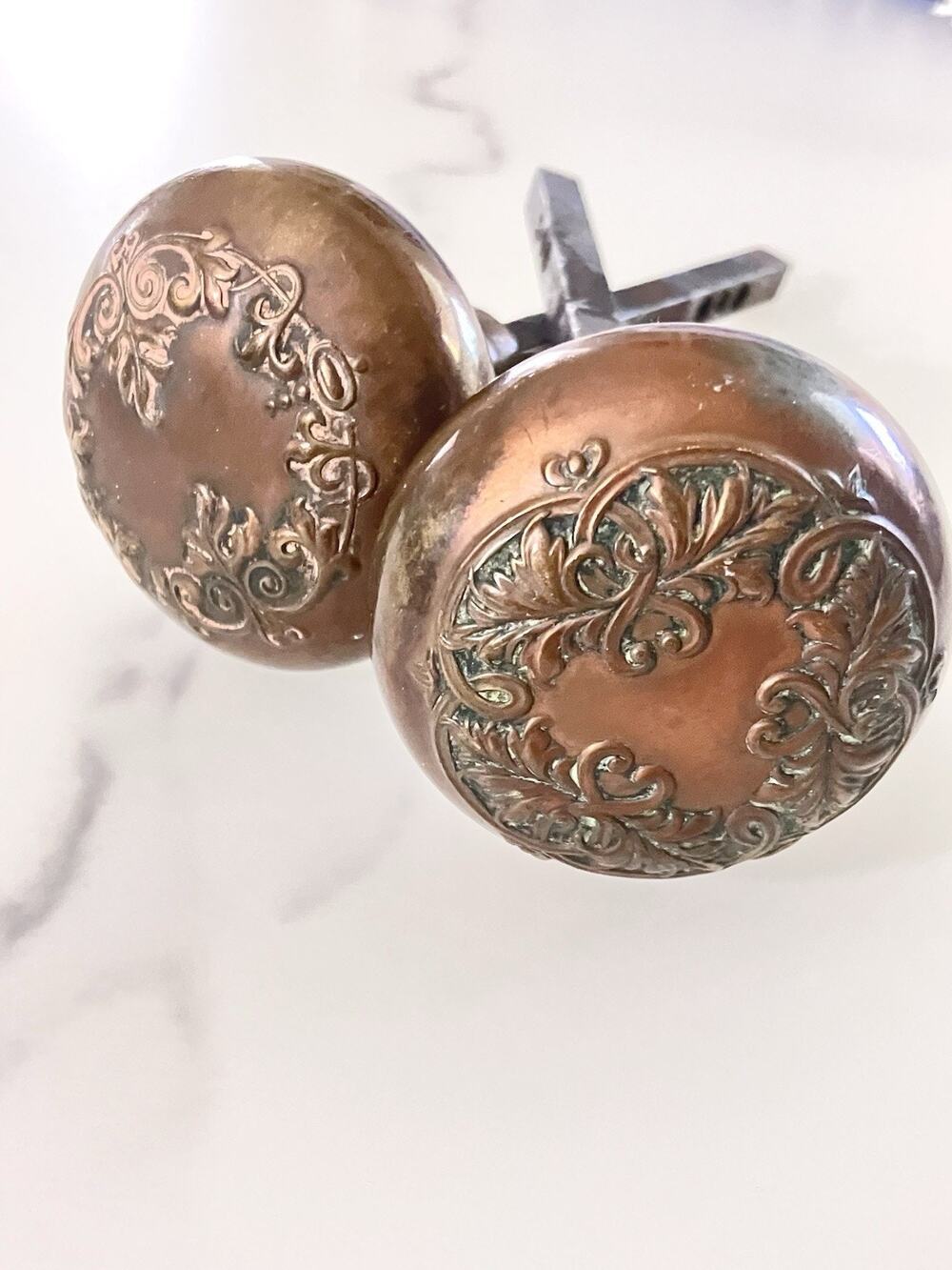 Antique Bronze Brass Door Knobs Pair Of 2 Ornate Victorian Leaves Scroll